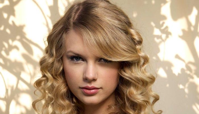 Taylor Swift returns to Gillette Stadium for Patriots-Chiefs game