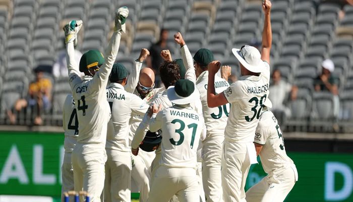 Lyon reaches 500 as Australia crush Pakistan in 1st Test