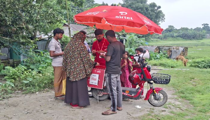 Robi Rolls Out Electric ‘Super Bikes’ Across 64 Districts to Boost Green Mobility