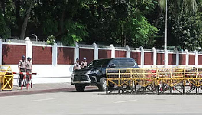 Former President Mohammed Shahabuddin Vacates Bangabhaban with Family Following Resignation
