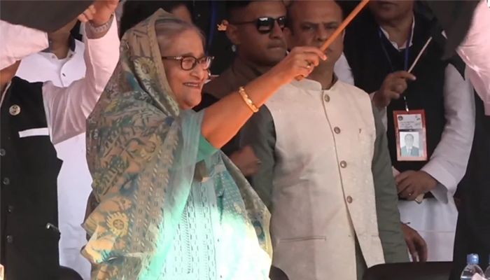সিলেটের জনসভা মঞ্চে শেখ হাসিনা