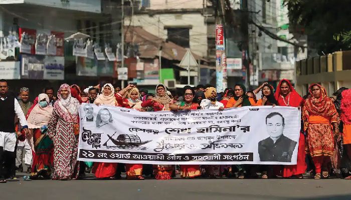 খণ্ড খণ্ড মিছিল নিয়ে বরিশালে প্রধানমন্ত্রীর জনসভাস্থলে আসছেন নেতা-কর্মীরা