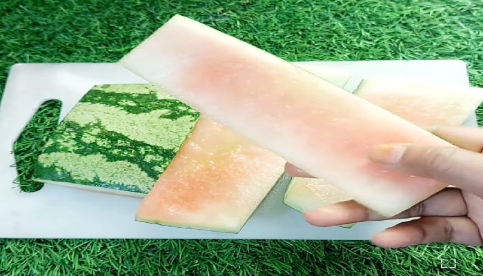 তরমুজের খোসার সাদা অংশ খেলে কী হয়