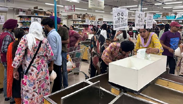 ভারত-পাকিস্তান যুদ্ধের শঙ্কায় খাবার-ওষুধ কিনছেন অনেকে, রাত কাটছে বাংকারে