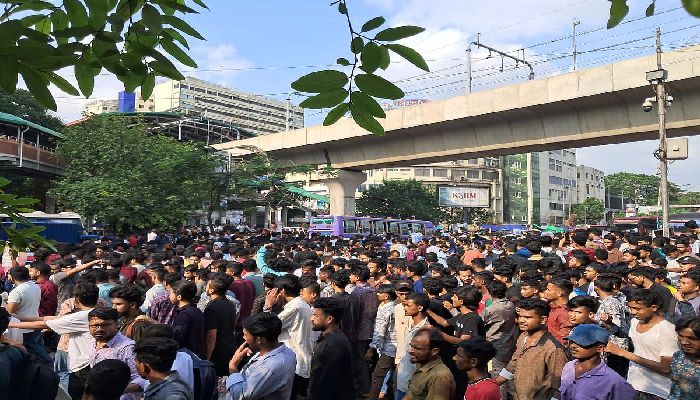 শাহরিয়ার হত্যার বিচার দাবিতে ছাত্রদলের শাহবাগ অবরোধ