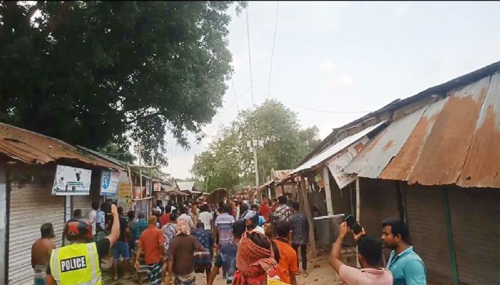 ঝিনাইদহে দুই গ্রামবাসীর সংঘর্ষ, আহত ৩০