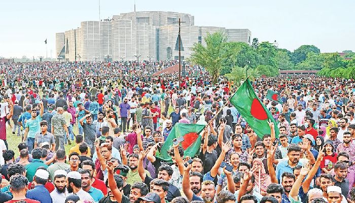 আওয়ামী লীগ সরকার পতনের শেষ রাতেও দমনের চেষ্টা করেছিলেন শেখ হাসিনা