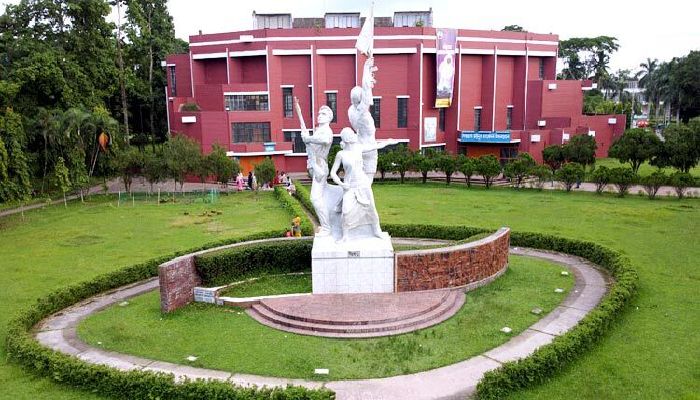 শিক্ষক লাঞ্ছিত, উত্তাল বাকৃবি: অনির্দিষ্টকালের জন্য বন্ধ ঘোষণা