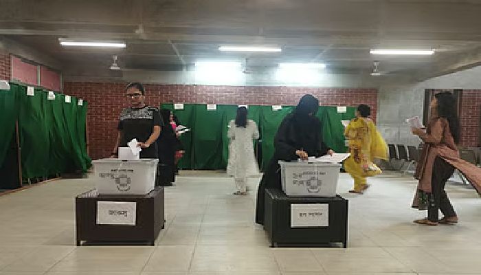 ৩৩ বছর পর জাকসু নির্বাচন: সকালে ভোটার উপস্থিতি কম, শান্তিপূর্ণ ভোটগ্রহণ