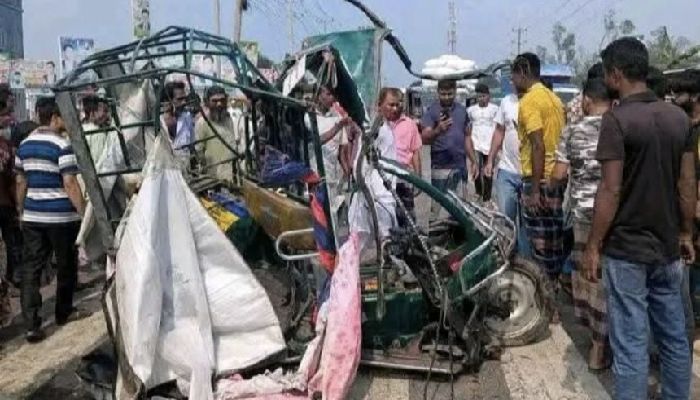 জামালপুরে কাভার্ডভ্যান-অটোরিকশা সংঘর্ষে নিহত ৪, আহত ৫
