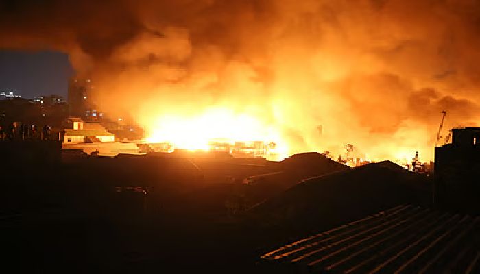 মহাখালীর কড়াইল বস্তিতে ভয়াবহ আগুন