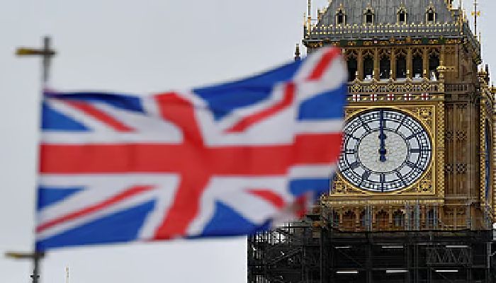 ইউকে ভিসার অপব্যবহার: বাংলাদেশ-পাকিস্তান শিক্ষার্থীদের ভর্তি স্থগিত