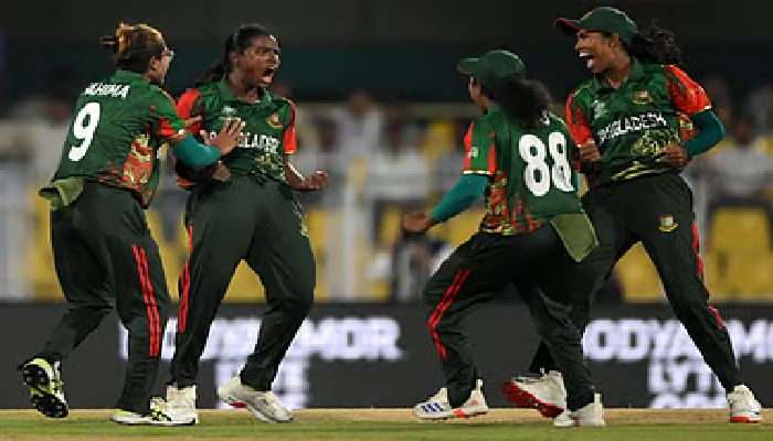 রেকর্ড গড়ে স্কটল্যান্ডকে ধসিয়ে দিল বাংলাদেশের মেয়েরা