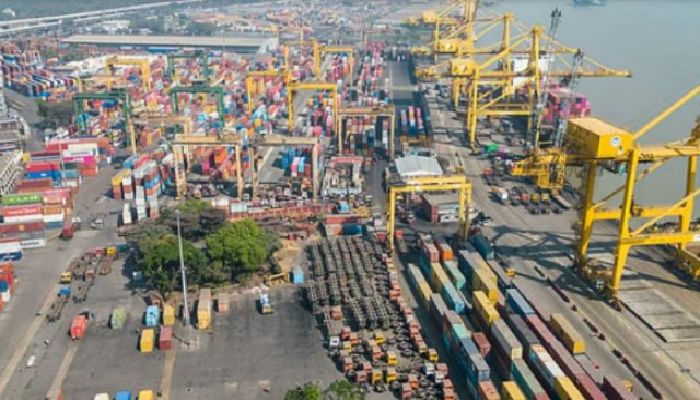 চট্টগ্রাম বন্দরে অস্থিরতা, আন্দোলনে অংশ নেওয়া আরও ১২ কর্মচারীকে ঢাকায় বদলি