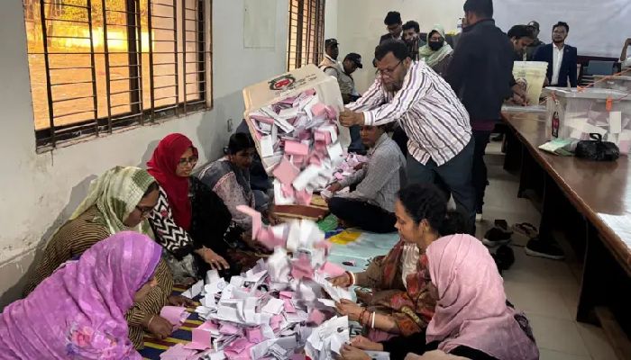 ভোট গ্রহণ শেষ, দেশজুড়ে চলছে গণনা