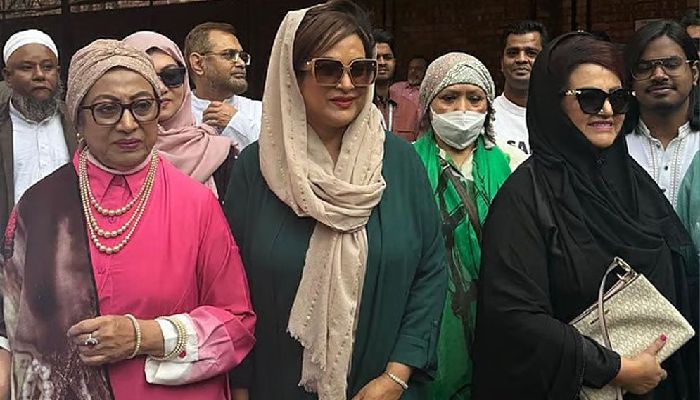 ভোট দিলেন তিন কিংবদন্তি বোন সুচন্দা, ববিতা ও চম্পা