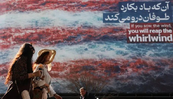 ‘আত্মসমর্পণ’ নাকি যুদ্ধের পথে তেহরান