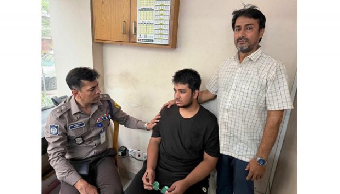 তারেক রহমানের নির্দেশে পুলিশি অ্যাকশন, অক্ষত উদ্ধার সচিবালয় কর্মচারীর ছেলে