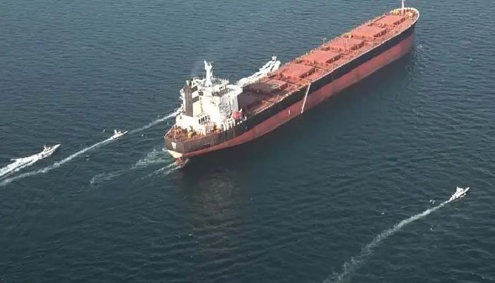 পারস্য উপসাগরে ১৫০ জাহাজ আটকা