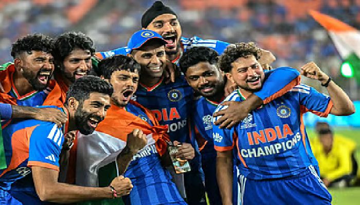 রেকর্ডের ধ্বংসস্তূপে ভারতের শিরোপা উৎসব, ক্রিকেট বিশ্ব এখন নীল 