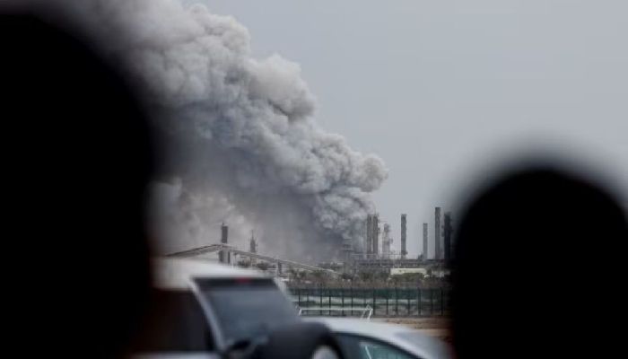 ইরানের ড্রোন হামলায় থমকেছে তেল সরবরাহ, বাহরাইনের তেল রপ্তানি বন্ধ