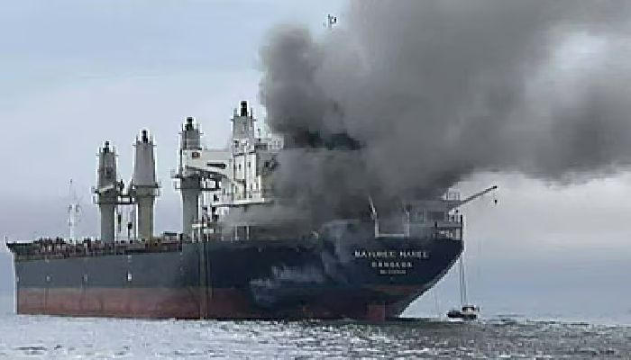 হরমুজ প্রণালিতে ভারত অভিমুখী জাহাজে হামলা