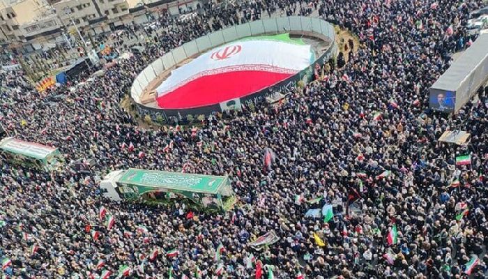 শীর্ষ সেনানায়কদের শেষ বিদায় জানাল রাজপথে লাখো ইরানি