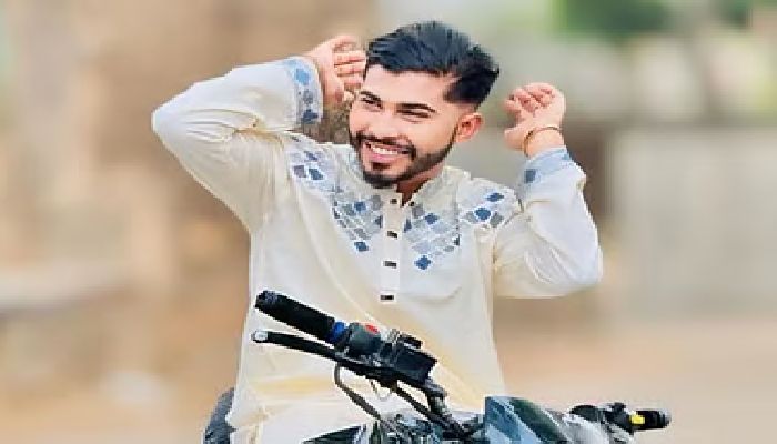 শহীদ মিনারে আড্ডার ছলে তরুণকে গুলি ও ছুরিকাঘাতে হত্যা