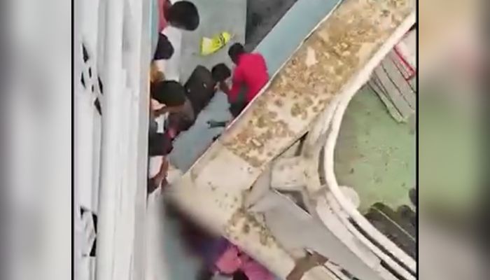 সদরঘাটে লঞ্চের সংঘর্ষে ১ মৃত্যু, নিখোঁজ শ্বশুরের সন্ধানে তল্লাশি