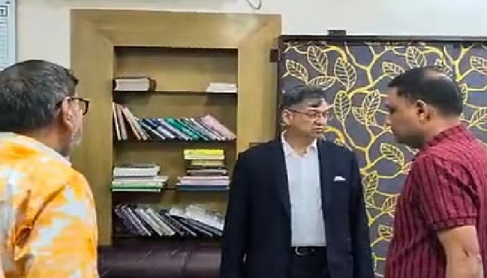 রমনা থানায় স্বরাষ্ট্রমন্ত্রীর আকস্মিক পরিদর্শন