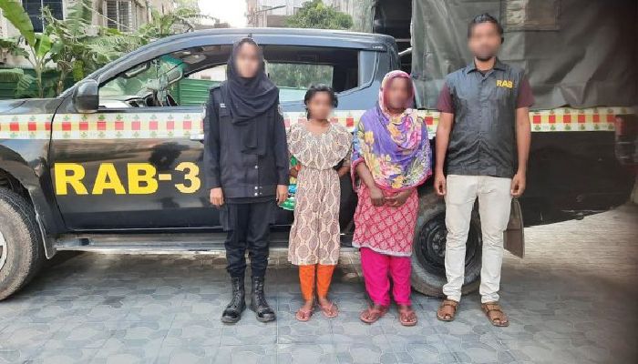 রাজধানীতে প্রবাসী খুন করে লাশ ৮ টুকরো, গ্রেপ্তার মা-মেয়ে