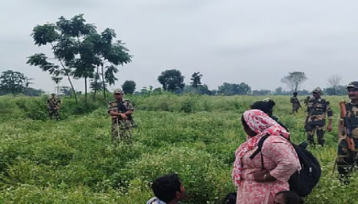 লালমনিরহাট সীমান্তে ৩০ জনকে বাংলাদেশে ঠেলে দেওয়ার চেষ্টা বিএসএফের 