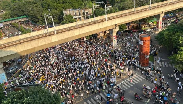 নোয়াখালীকে বিভাগ করার দাবিতে দেড় ঘণ্টা শাহবাগ অবরোধ, স্থবির রাজধানীর যান চলাচল